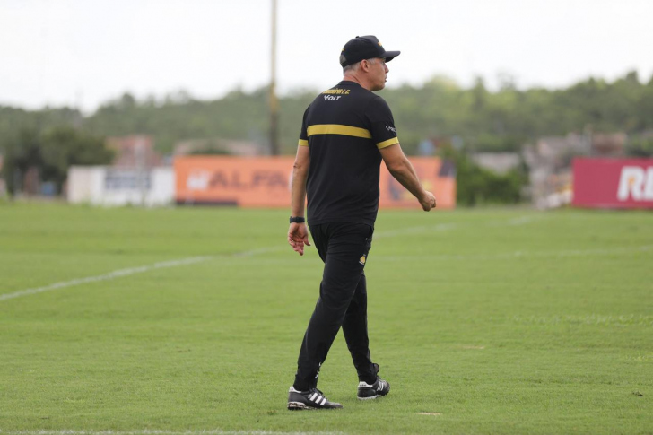 Baptista admite que lesões travam soluções no ataque