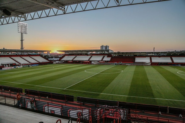 Delegação do Criciúma embarca para Goiânia