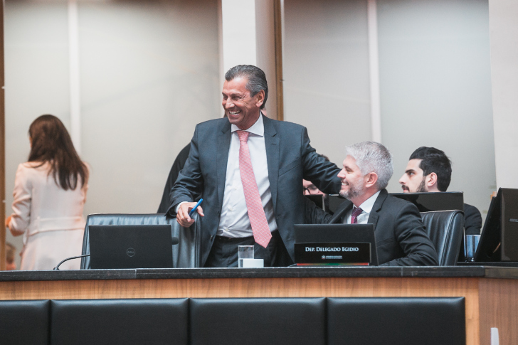 Júlio Garcia manda recado a Jorginho Mello antes de votar o TEV