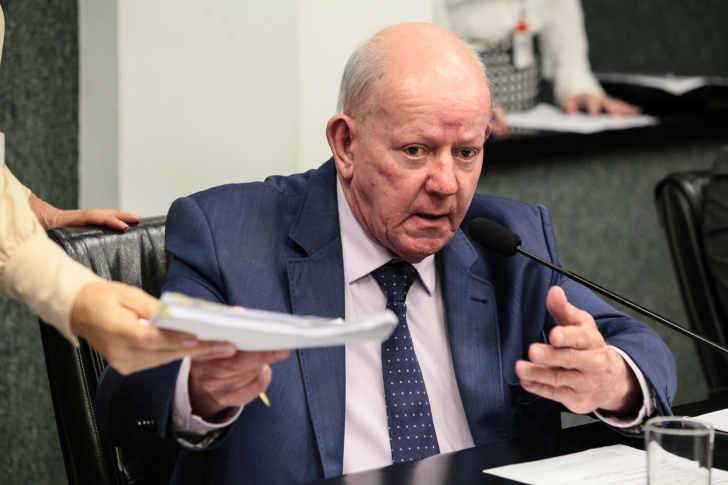 De mau humor, Marcos Vieira nega que PSDB esteja enfraquecido
