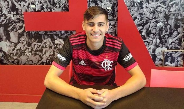Meia emprestado ao Flamengo retornará ao Criciúma