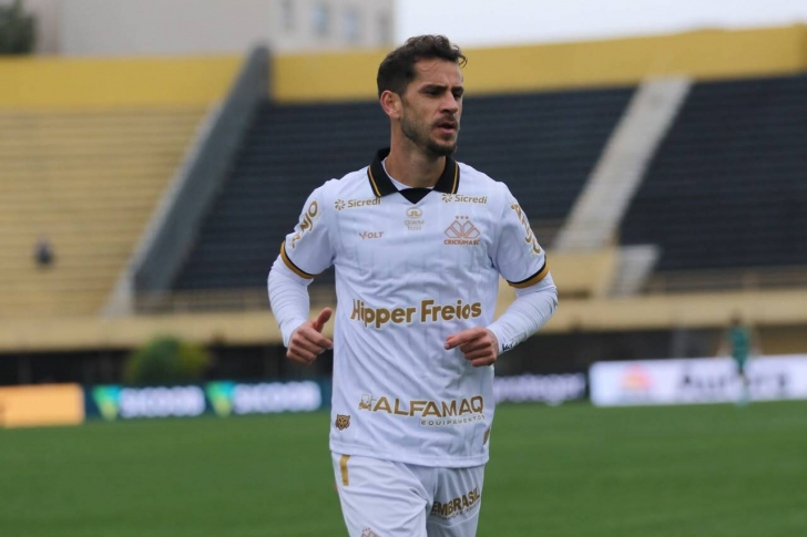 Fellipe Mateus projeta reta final e reforça busca do Criciúma pelo acesso direto