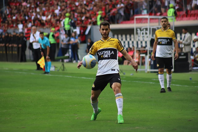 Criciúma tem dez jogadores pendurados contra o Fortaleza