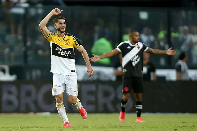 Boa notícia! Fellipe Mateus treina com bola e deve voltar contra o Botafogo
