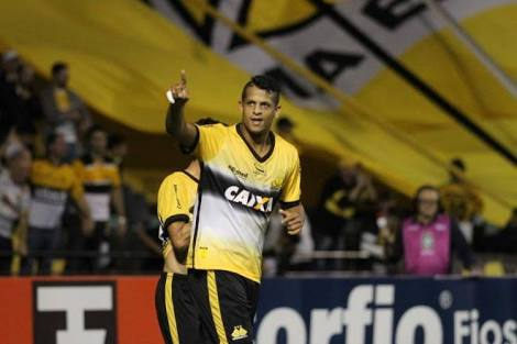 Tigre de olho em Raphael Silva e Lucão