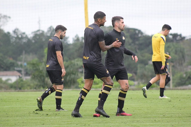 Jogo-treino: profissionais vencem o sub-20, no CT