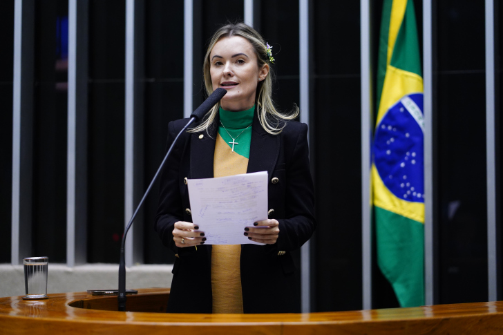 Abre aspas: "Só faltou ele combinar com os 3 deputados"