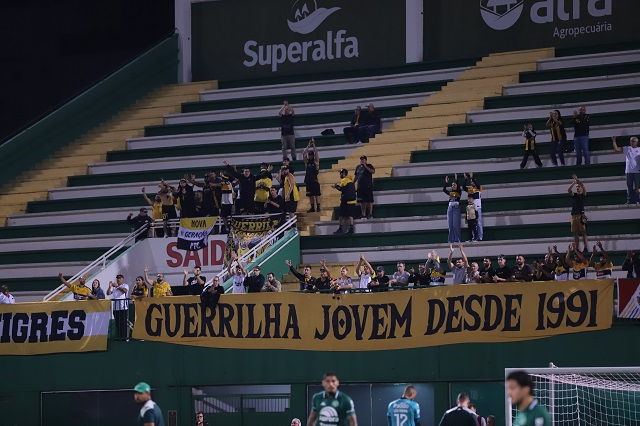 Os Tigres pede a demissão do técnico Zé Ricardo