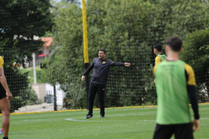 César Martins viaja para Recife, e Louzer mantém dúvida sobre esquema do Criciúma
