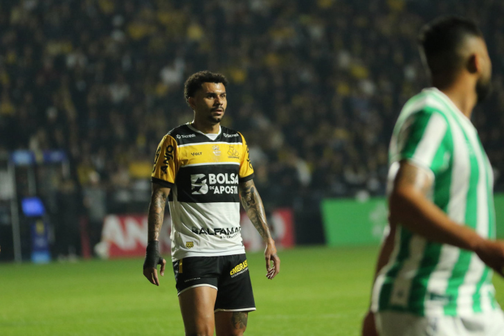 Willean Lepo sente o adutor e Fellipe Mateus suspenso