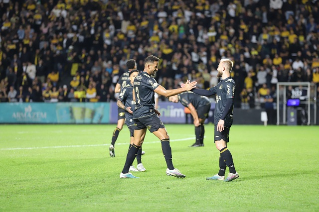 Criciúma tem 17 jogadores com contrato para a temporada de 2025; veja lista