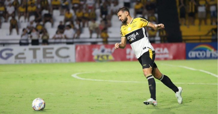 Luciano Castán será avaliado e é dúvida contra o Camboriú