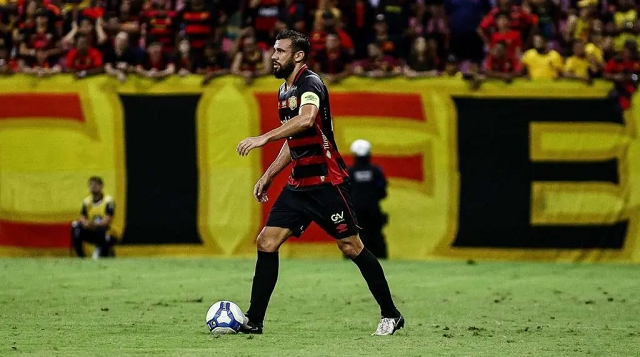 Gabriel Novaes chegando; Rodrigo Caio e Luciano Castán próximos do acerto