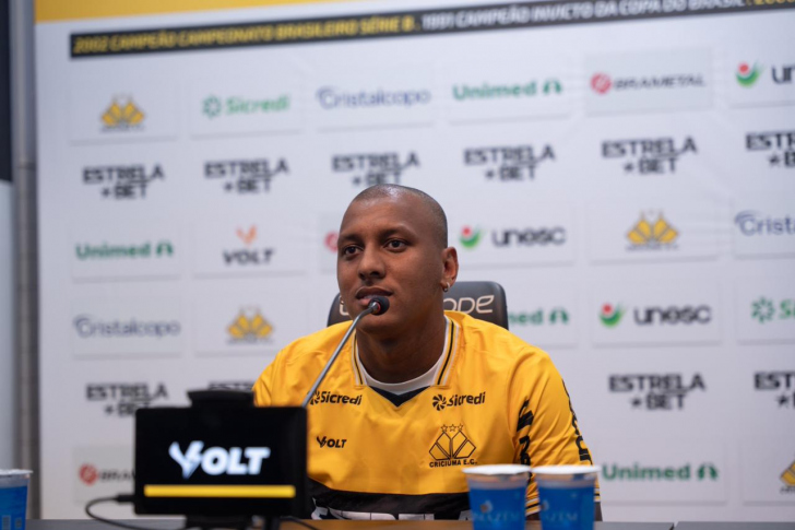 Luizão é apresentado no Criciúma e se diz motivado com o projeto do clube