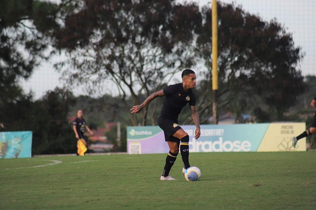 Matheusinho pede passagem no time titular do Criciúma