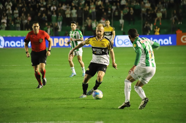 Lista de jogadores pendurados do Criciúma continua extensa