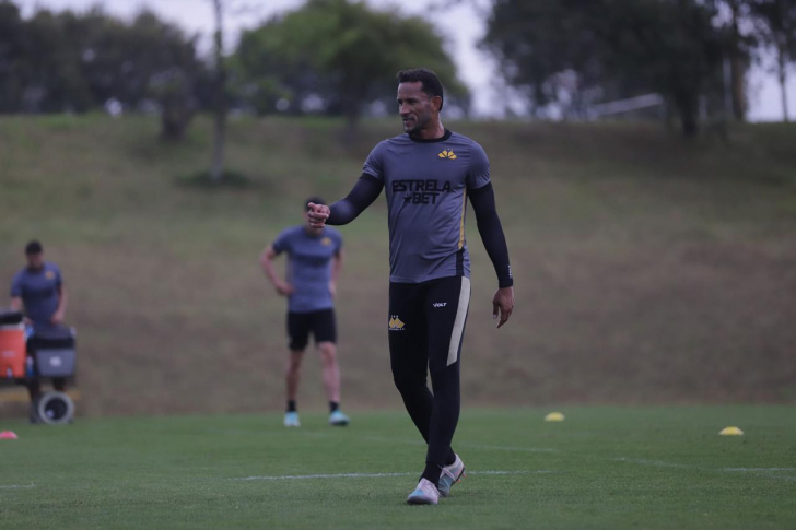 Criciúma encerra preparação e viaja para Florianópolis para o clássico contra o Avaí
