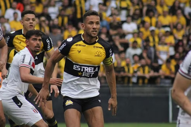 Rodrigo fica, Claudinho de saída e Barroca não foi cogitado