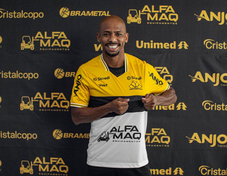 'Motivado', afirma Waguininho em apresentação no Criciúma
