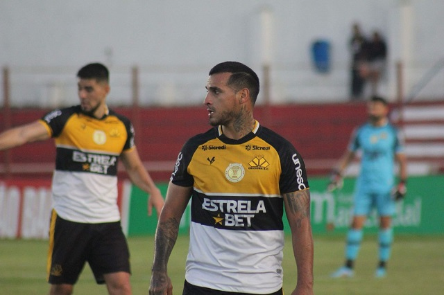Trauco está chateado por "jogar pouco"