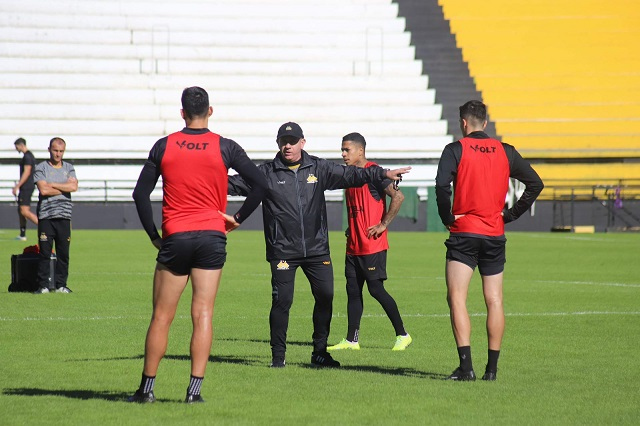 Treino tático encaminha o Criciúma para enfrentar o Palmeiras