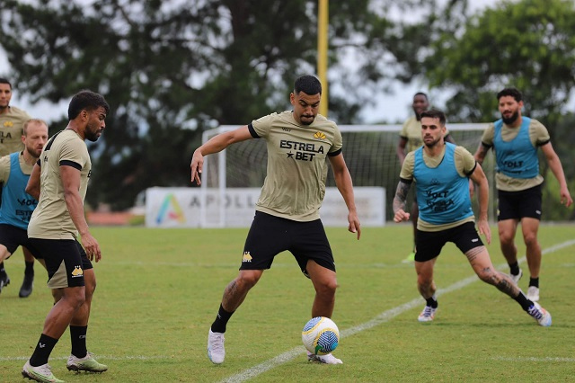 Cláudio Tencati praticamente descarta utilizar o time com três atacantes