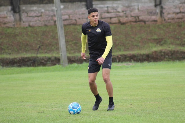 Walisson Maia e Felipe Vizeu foram as novidades na reapresentação