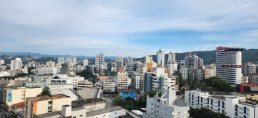 Notícia - [Áudio] Chuva chega atrasada e deve se estender até este sábado na região
