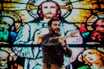 Notícia - Padre Fábio de Melo deve arrastar 30 mil pessoas ao Parque das Nações 