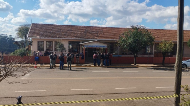Notícia - Criança morre e outras duas pessoas ficam feridas em ataque a escola no RS