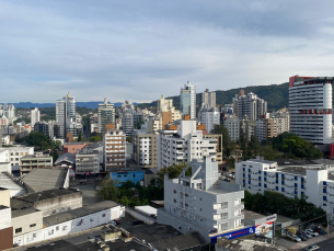 Notícia - [Áudio] Calor, chuva e trovoadas marcam este final de semana