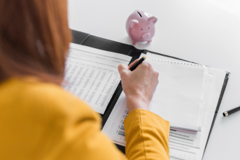 Notícia - Organização financeira: como o cartão de crédito se encaixa no seu orçamento