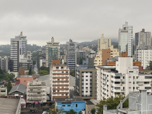 Notícia - [Áudio] Semana inicia com chuva e ventos fortes em Criciúma 