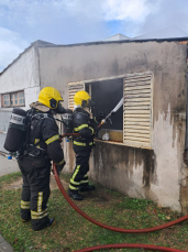 Notícia - Incêndio atinge residência e morador inala fumaça em Araranguá