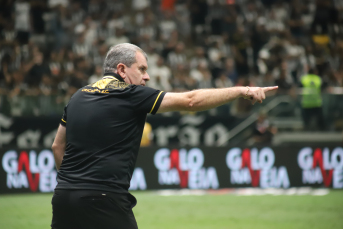 Notícia - Tencati elogia jogadores e se diz feliz com a postura da equipe