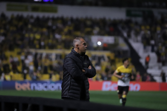 Notícia - Eduardo Baptista exalta fé, trabalho e torcida após vitória do Criciúma