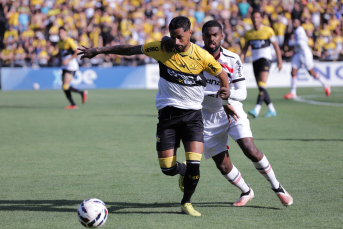Notícia - Criciúma domina, segura pressão do Botafogo-SP e garante vitória com gol no fim