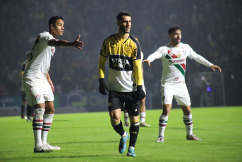 Notícia - Em jogo equilibrado Criciúma leva o empate no final