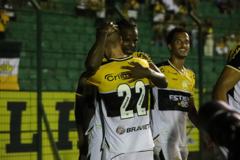Notícia - Em jogo de cinco gols, Criciúma vence clássico em Floripa
