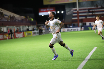 Notícia - Com brilho de Jhonata Robert no fim, Criciúma bate o Brusque e avança à decisão