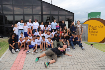 Notícia - Skate no espaço: Atletas do STU visitam memorial Nikola Tesla 
