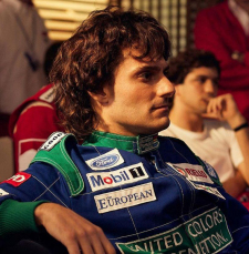 Notícia - Ator Hugo Bonèmer da série “Senna” estará em Criciúma neste sábado
