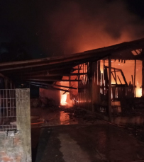 Notícia - Casa pega fogo em Turvo