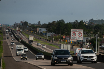Notícia - ((Áudio)) Ano Novo: Quase 1,5 milhão de veículos devem passar no trecho Sul da BR-101