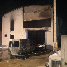 Notícia - Incêndio destrói depósito de produtos hospitalares em Içara