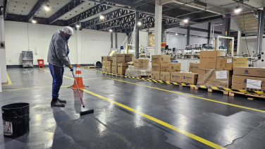 Notícia - Empresa de Criciúma reutiliza tintas industriais para pintura de pisos da fábrica