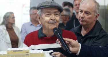 Notícia - Corredores movimentados e negócios marcam primeiro dia da CasaPronta em Criciúma