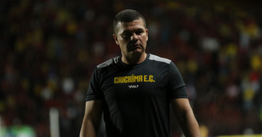 Notícia - Muito volume, poucos gols: Louzer avalia derrota do Criciúma e pede ajuste na finalização