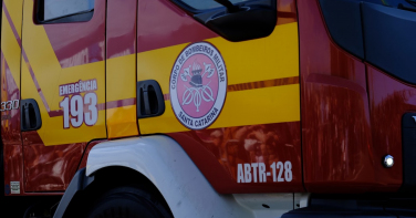 Notícia - Colisão entre carro e moto termina em incêndio na SC-445 entre Turvo e Ermo