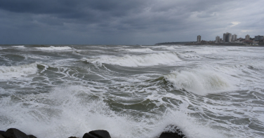 Notícia - Ondas de até 3,5 metros colocam litoral de SC em alerta até sexta